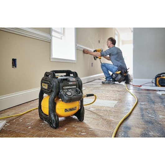 FLEXVOLT® 2.5 GALLON CORDLESS AIR COMPRESSOR being used by a worker for pneumatic fastening