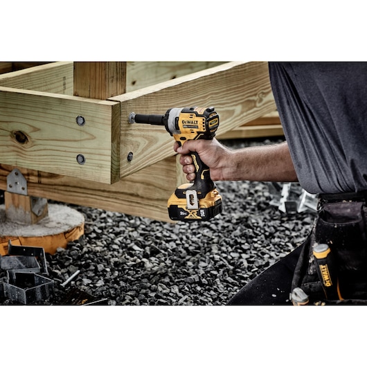 20V MAX* 1/2 in. Cordless Impact Wrench with Hog Ring Anvil Kit