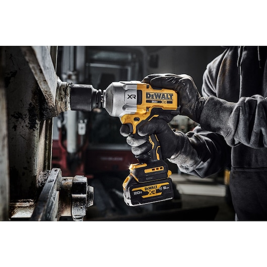 DCF961B 20V MAX XR(®) 1/2 inch High Torque Impact Wrench application image removing bolt from steel beam