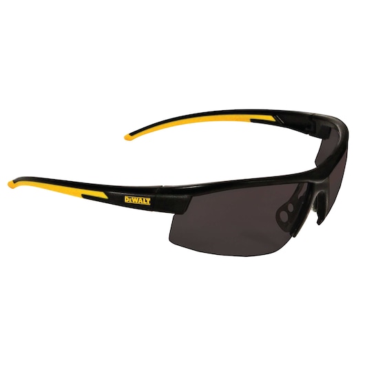 Profile of DEWALT HDP safety glasses with glare reducing polarized lenses.