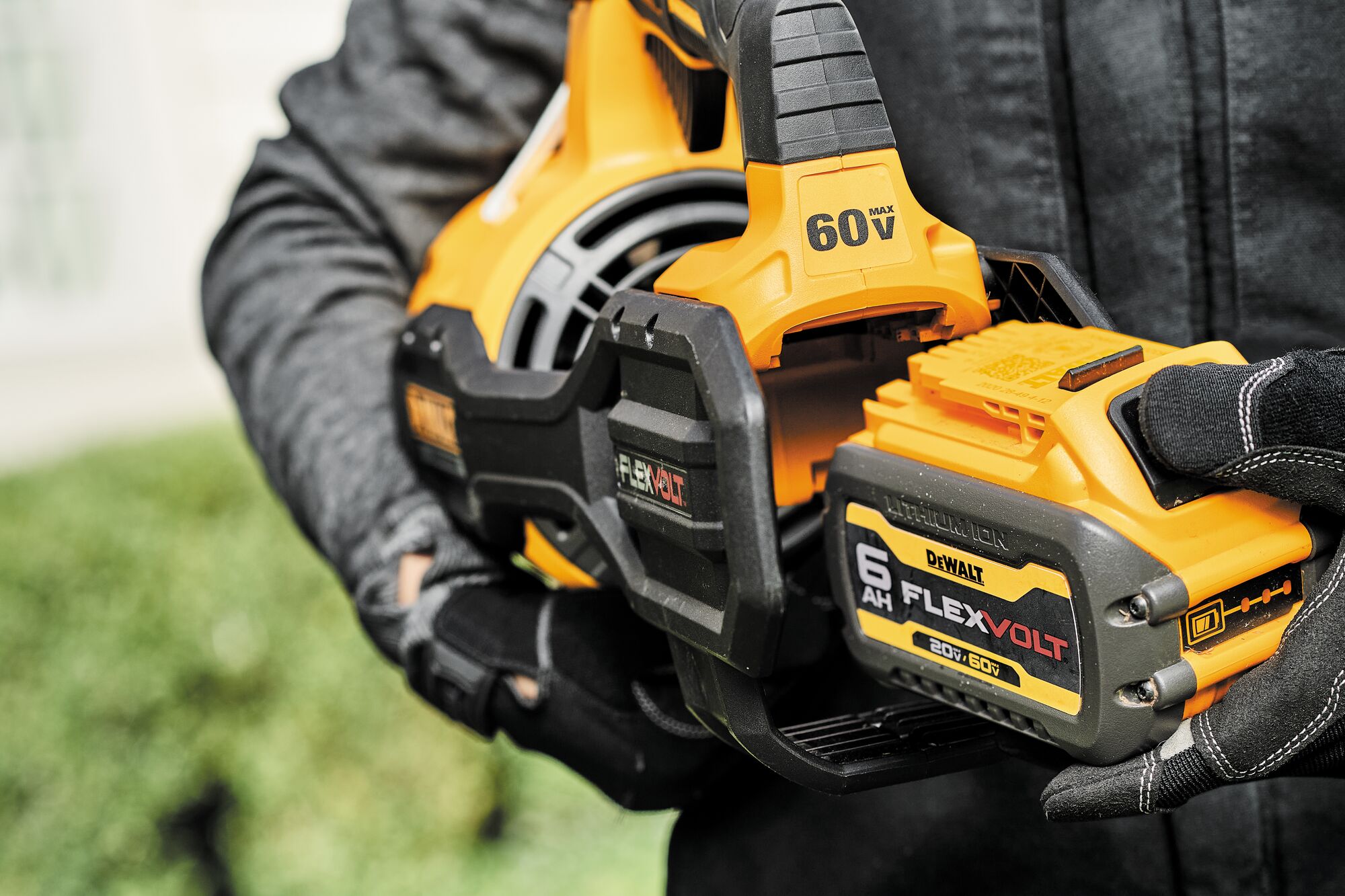 60 volts MAX* 6 AMP hours removable, backwards compatible battery feature of  FLEXVOLT Brushless Cordless Handheld Axial Blower