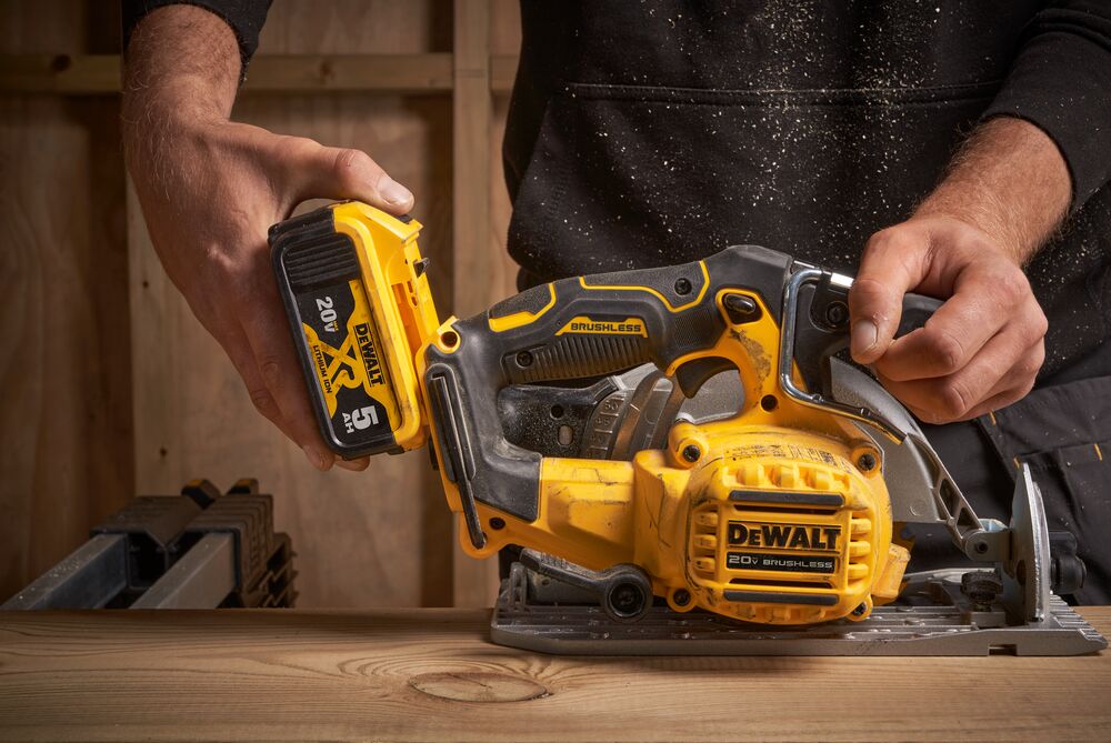 Battery compatibility feature of brushless cordless circular saw in action.